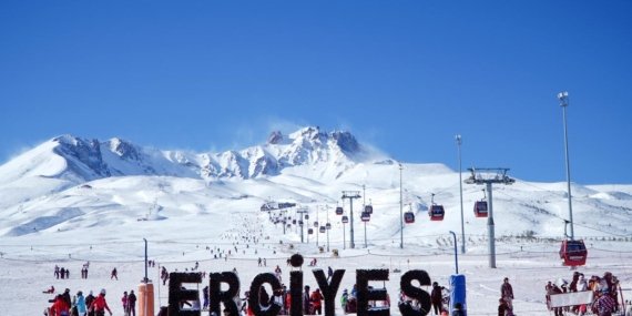 Erciyes-kayak-merkezi-23-gunde-550-bin-ziyaretci-agirladi.jpg