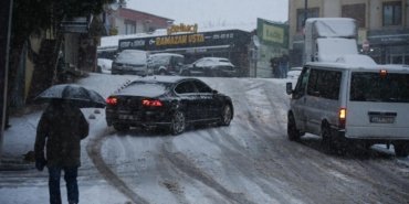Kar-yagisi-Istanbula-kis-havasini-geri-getiriyor.jpg