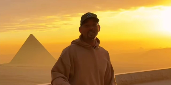 Kuresel-yildiz-Will-Smith-Misir-piramitlerindeki-fotograflar-icin-Kural-No.png