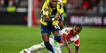 Olympiacos-Fred-Szymanski-ve-Amrabatin-potansiyel-transferleri-konusunda-Fenerbahceden-sart.jpg